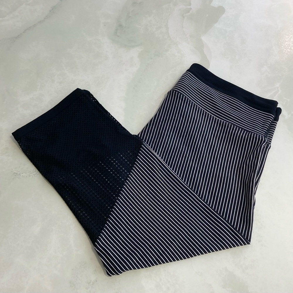 Lorna Jane | 3/4 Capri Leggings Active Tights Vertical Stripes Mesh Panel